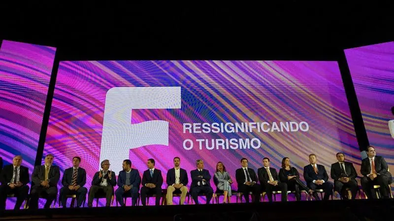 Autoridades na abertura da Festuris 2022, cujo tema é "Ressignificando o Turismo".