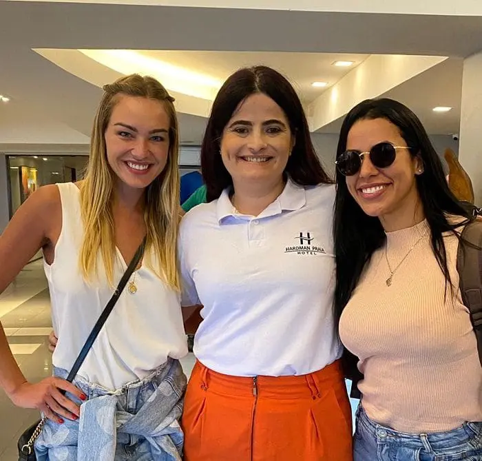 Ex-BBBs se reuniram em Cabedelo-PB, para a Festa do Gelo. Na foto, está Da esquerda para a direita: Barbara Heck, do BBB22; Karlla Michelle, gerente comercial do Hardman; e Larissa Tomásia, também ex-BBB 22.