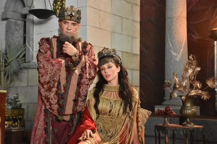 Nelson Freitas faz o personagem Rei Herodes e a atriz e influenciadora digital Duda Reis é a rainha Herodíades