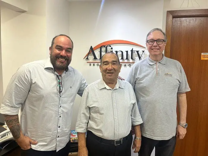 André Ferreira, novo gerente Comercial do Rio, Marilberto França, CEO da Affinity, e José Carlos Menezes, diretor geral da Affinity Affinity Seguro Viagem tem novos contratados: André Ferreira