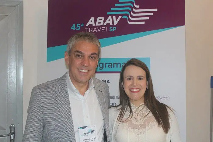 Fernando Santos, presidente da Abav-SP - Aviesp; e Juliana Assumpção, Diretora de Negócios na Abav-SP-Aviesp (Foto: Caroline Figueiredo - DT)