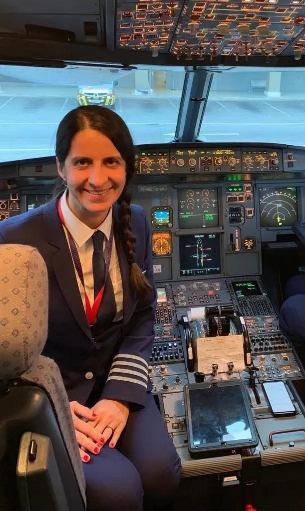 Rossana Potier como Comandante da LATAM