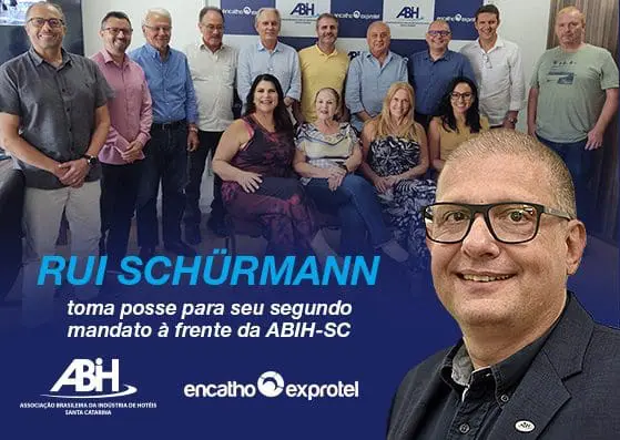 Rui Schürmann toma posse para 2º mandato à frente da ABIH-SC