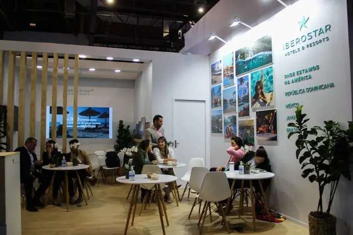 Estande da Iberostar Hotels & Resorts na WTM Latin America 2023 (Foto: Geovana Fraga)