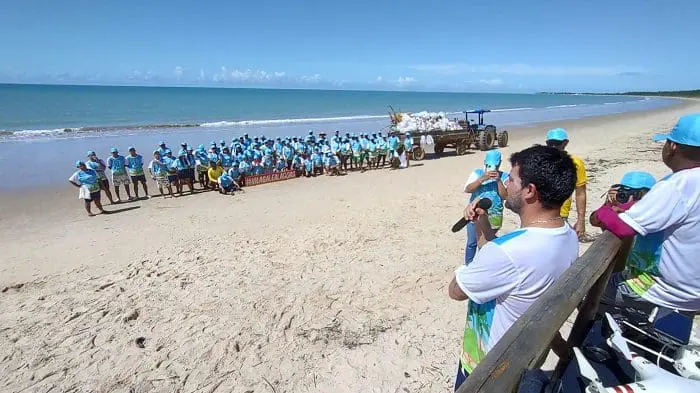 Limpeza da praia de Carro Quebrado