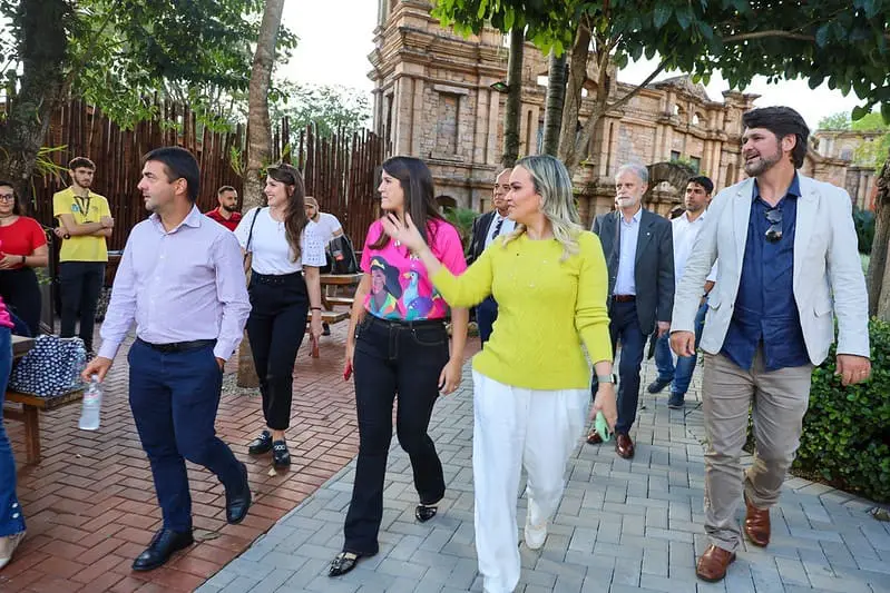 Ministra do Turismo, Daniela Carneiro visita ação do Recife em Foz do Iguaçu