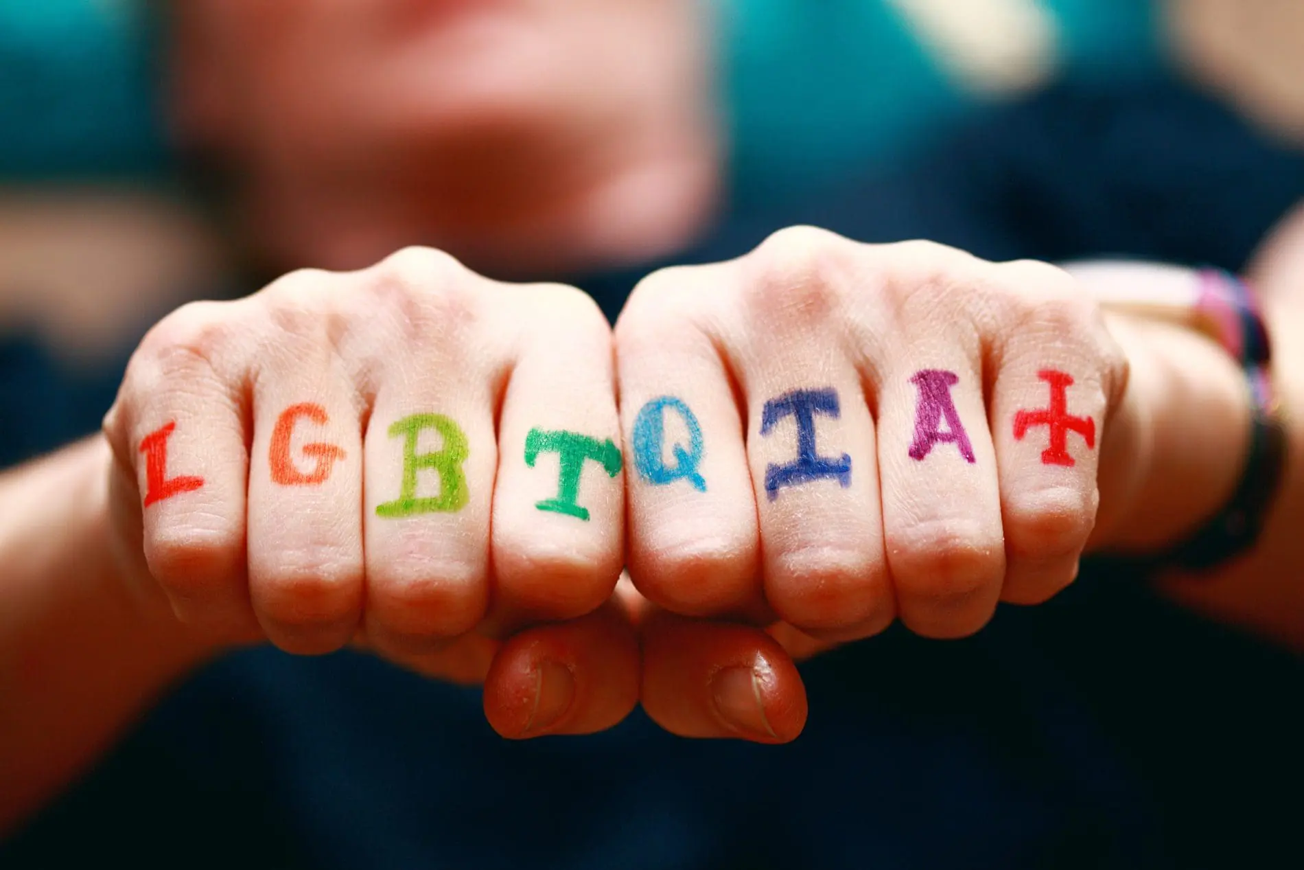 27ª Parada LGBTQIA+: Maxmilhas dá desconto em hospedagem