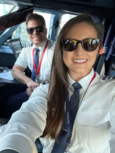 latam_escala_casal_de_pilotos_para_comandar_mesmo_voo LATAM escala casal de pilotos para voo no Dia dos Namorados