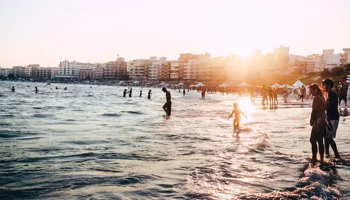 pexels-victor-freitas-1072845 Faturamento do turismo em maio é o maior desde 2014, diz CNC
