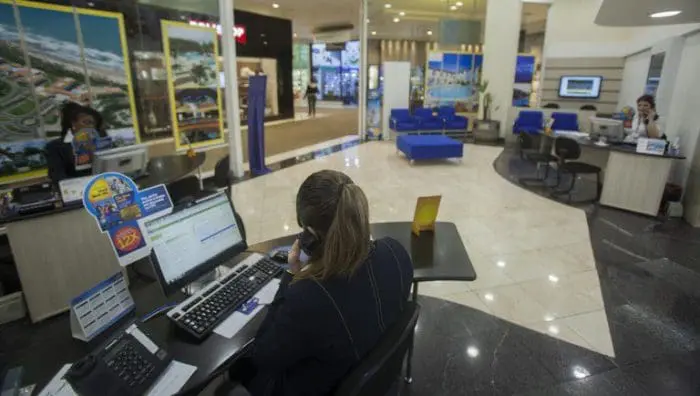 Turismo gera 1 em cada 10 novos empregos em julho: Interior de uma agência de viagem