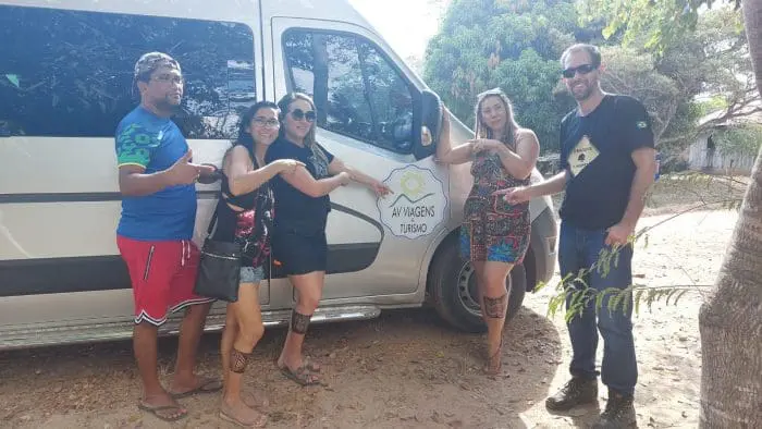 Agência marabaense investe no receptivo: Alan levou os passageiros em passeio na Aldeia Akrãtikatê