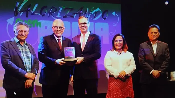 Bancorbrás recebe homenagem em Brasília: executivos recebem prêmio
