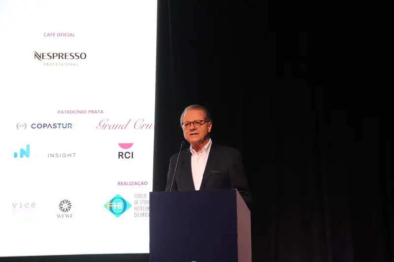 V Fórum Nacional de Hotelaria: Orlando de Souza, presidente executivo do FOHB, discursa na abertura do evento