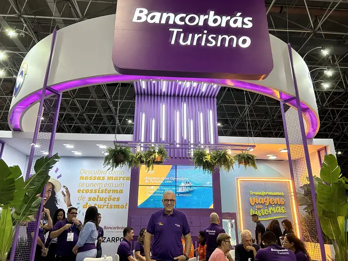 Bancorbrás Turismo traz novidades: Carlos Eduardo Pereira, o Cadu, diretor-executivo da Bancorbrás Turismo, no estande da operadora na 50ª ABAV EXPO
