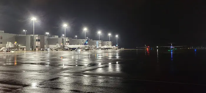 Viracopos investe R$ 1,3 mi na substituição de refletores e balizas por LED, o que colabora com a segurança no trabalho, redução de custos e com o meio ambiente