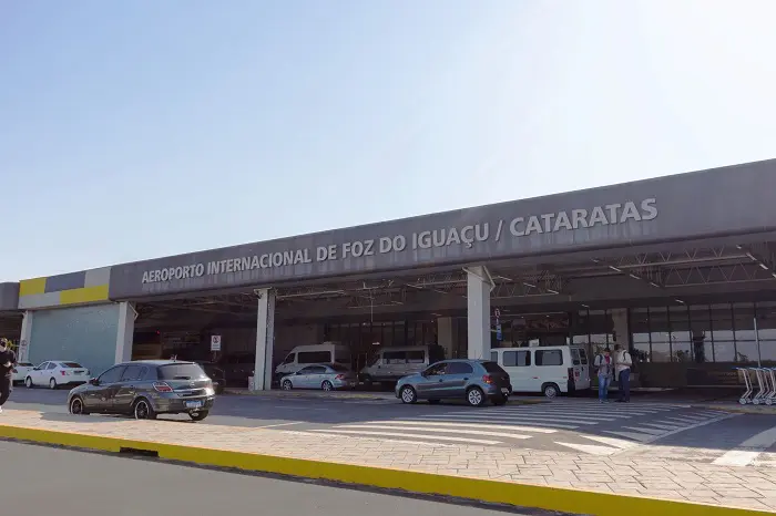 Feriado da Padroeira: entrada do Aeroporto de Foz de Iguaçu