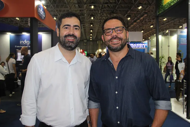 renato_e_elizeu_da_nobile_hoteis_e_resorts Nobile Hotéis e Resorts: Renato Pezzino, diretor de Vendas da Nobile Hotéis e Resorts e Elizeu Gonçalves, gerente de inteligência de Vendas da rede, durante a 50ª ABAV Expo, no Rio de Janeiro