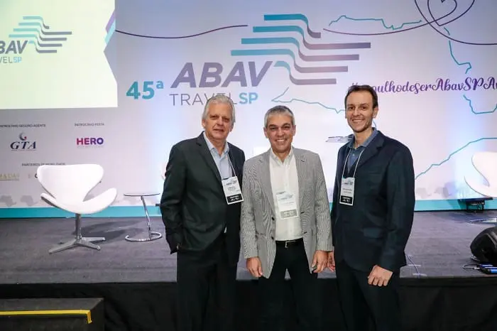 Abav-SP | Aviesp abre inscrições para TOP-SP: Melhores Parceiros: Edmar Bull, vice-presidente de Relações Institucionais; Fernando Santos, presidente; e Bruno Waltrick, vice-presidente Financeiro
