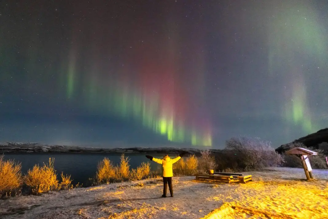 As cores capturadas nas fotos foram vistas a olho nu Marco Brotto Aurora Boreal na Finlândia (Foto: Marco Brotto)