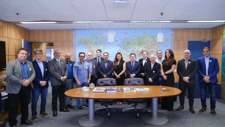 Ministra do Turismo com diretoria da ABIH - Crédito Roberto Castro