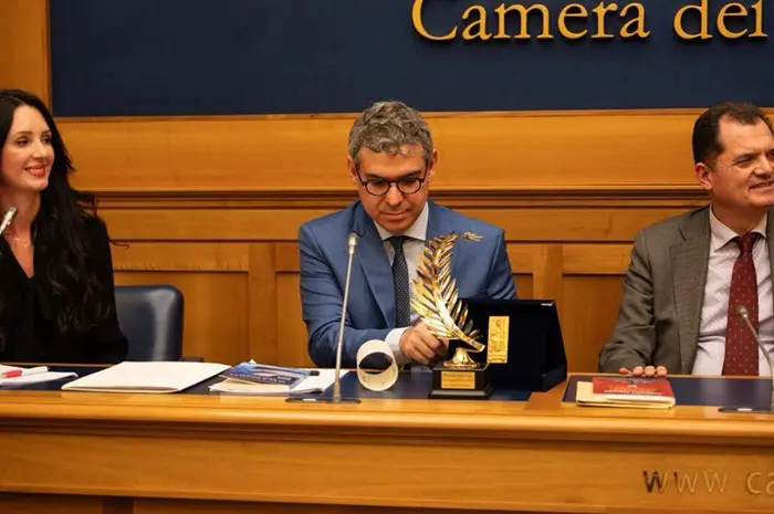 Poeta Carlos Cardoso recebe prêmios em Roma, na Itália