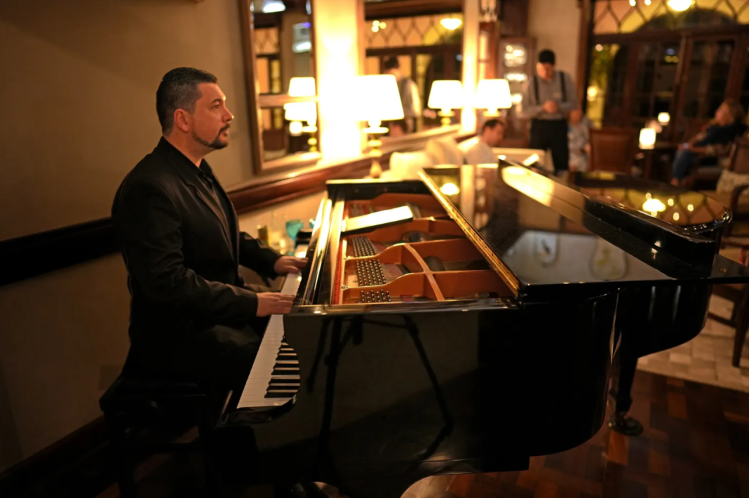 Maestro Magnum Meza ao piano Foto Arquivo Facebook