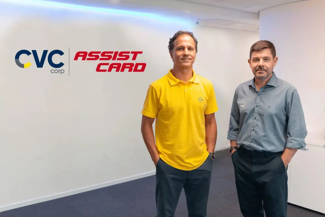Roberto Roman, diretor de Serviços de Valor Agregado (SVA´s) na CVC Corp, e Alexandre Camargo, diretor geral da Assist Card para o Brasil (Foto: Divulgação)