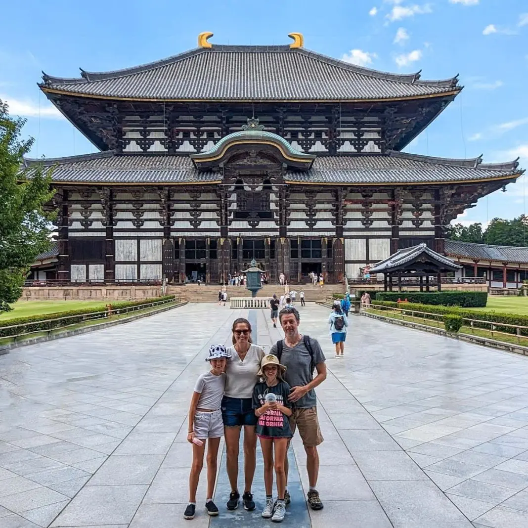 Dânae Dal Bianco e Renato Weiner com os dois filhos: razões para visitar o Japão (Foto: Divulgação)