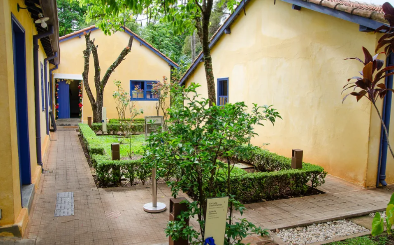 Jardins rodeiam a casa de Portinari, que hoje abriga o museu de sua história em Brodowski, SP Foto Érico Andrade G1