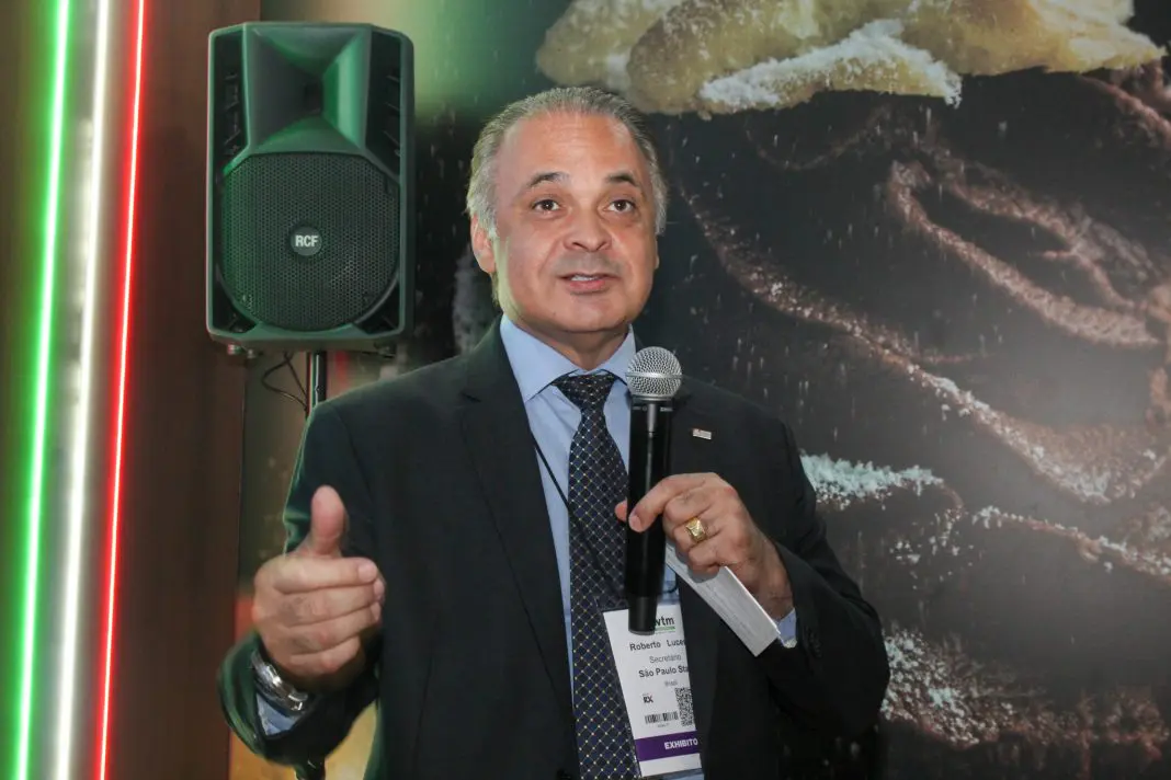 Roberto Lucena, secretário de turismo e viagens do estado de São Paulo em breve discurso (Foto: Felipe Maresca)