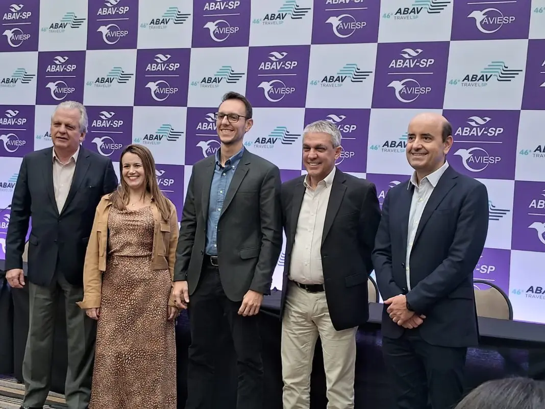 Edmar Bull, Juliana Assumpção, Bruno Waltrick, Fernando Santos, que integram diretoria da Abav SP/Aviesp e Antônio Dias (Grupo Royal Palm)