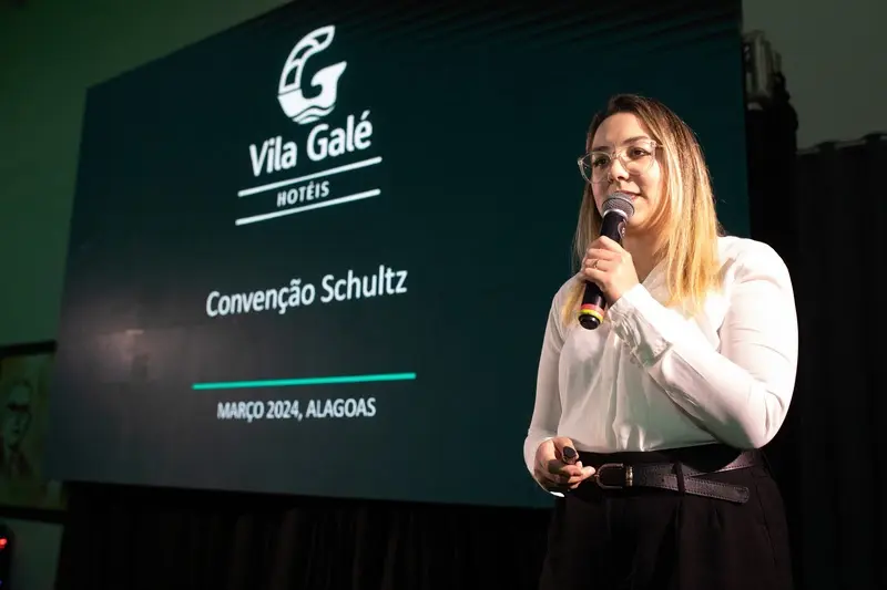 Carla Trombini, gerente de Contas Sênior da rede Vila Galé anuncia campanha para agentes de viagem. Foto: Cadu Nickel. Carla Trombini, gerente de Contas Sênior da rede Vila Galé anuncia campanha para agentes de viagem. Foto: Cadu Nickel.