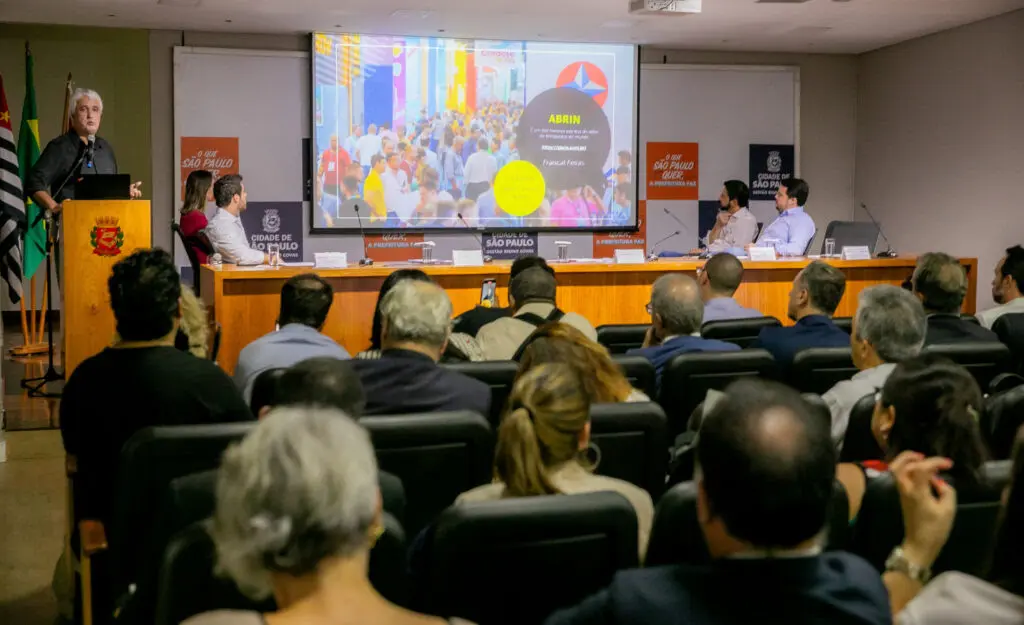 Durante o anúncio, o diretor da Ubrafe apresentou as feiras que farão parte do Calendário Estratégico. Foto: Daniel Deák / SPTuris.