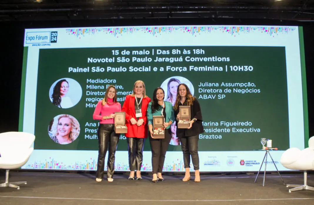 Da esquerda para a direita, Juliana Assumpção diretora de negócios da ABAV SP, Ana Karin Andrade Presidente Mulheres Solidárias, Milena Freire diretora comercial regional Brasil da rede Menor Hotes & Resorts e Marina Figueiredo presidente executiva Braztoa (Foto: Felipe Maresca / DT)