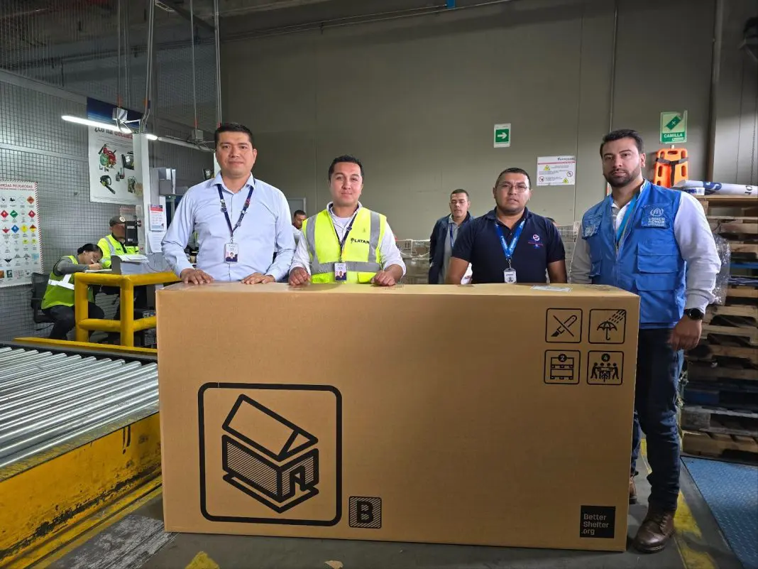 Primeiro carregamento de casas modulares doadas pela ACNUR na Colômbia foi transportado gratuitamente pelo programa Avião Solidário da LATAM e desembarcado no aeroporto de Guarulhos neste sábado (Crédito: ACNUR) Primeiro carregamento de casas modulares doadas pela ACNUR na Colômbia foi transportado gratuitamente pelo programa Avião Solidário da LATAM e desembarcado no aeroporto de Guarulhos neste sábado (Crédito: ACNUR)