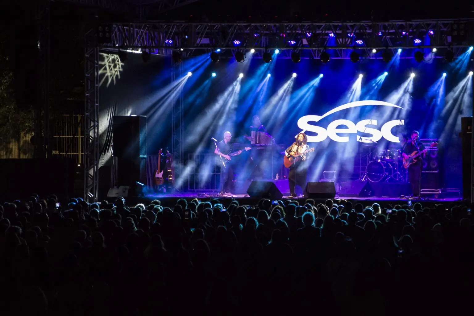 Show de Zelia Duncam em Mogi das Cruzes Nando Bonfim