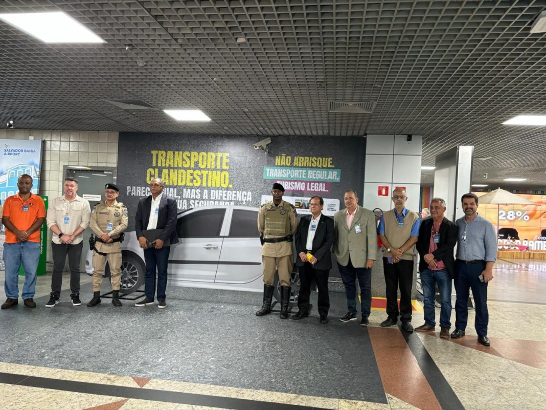 Campanha turística combate o transporte clandestino no aeroporto de Salvador (Foto: Tatiana Azeviche Ascom Setur-BA)