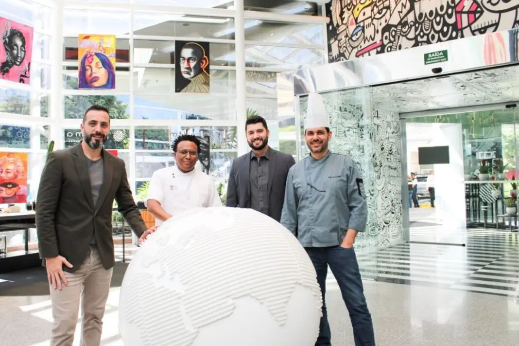 Da esquerda para direita Ronei Borba, Fabiano Borges, Rodrigo Cavalcante e Willian Carvalho, representantes da equipe dos hotéis Pullman Vila Olímpia e Grand Mercure Vila Olímpia - Rede Accor
