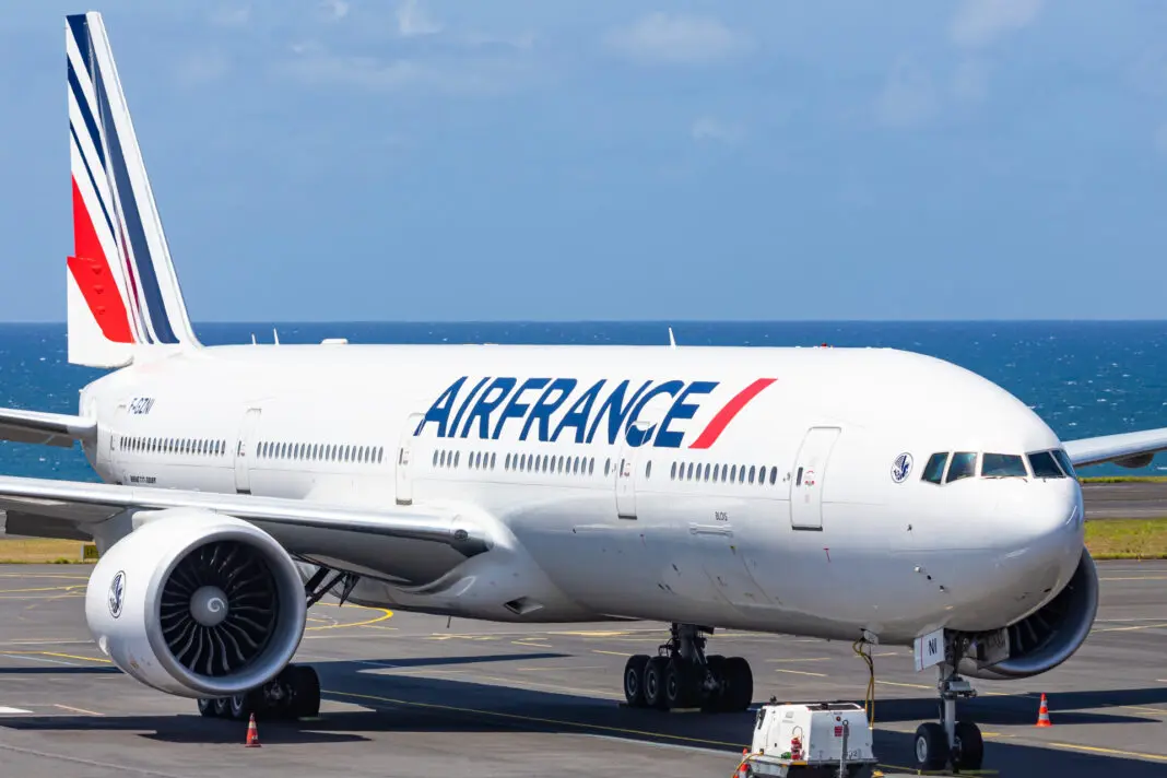Rota Rio de Janeiro-Paris é realizada pelo Boeing 777-300 - Foto: Divulgação