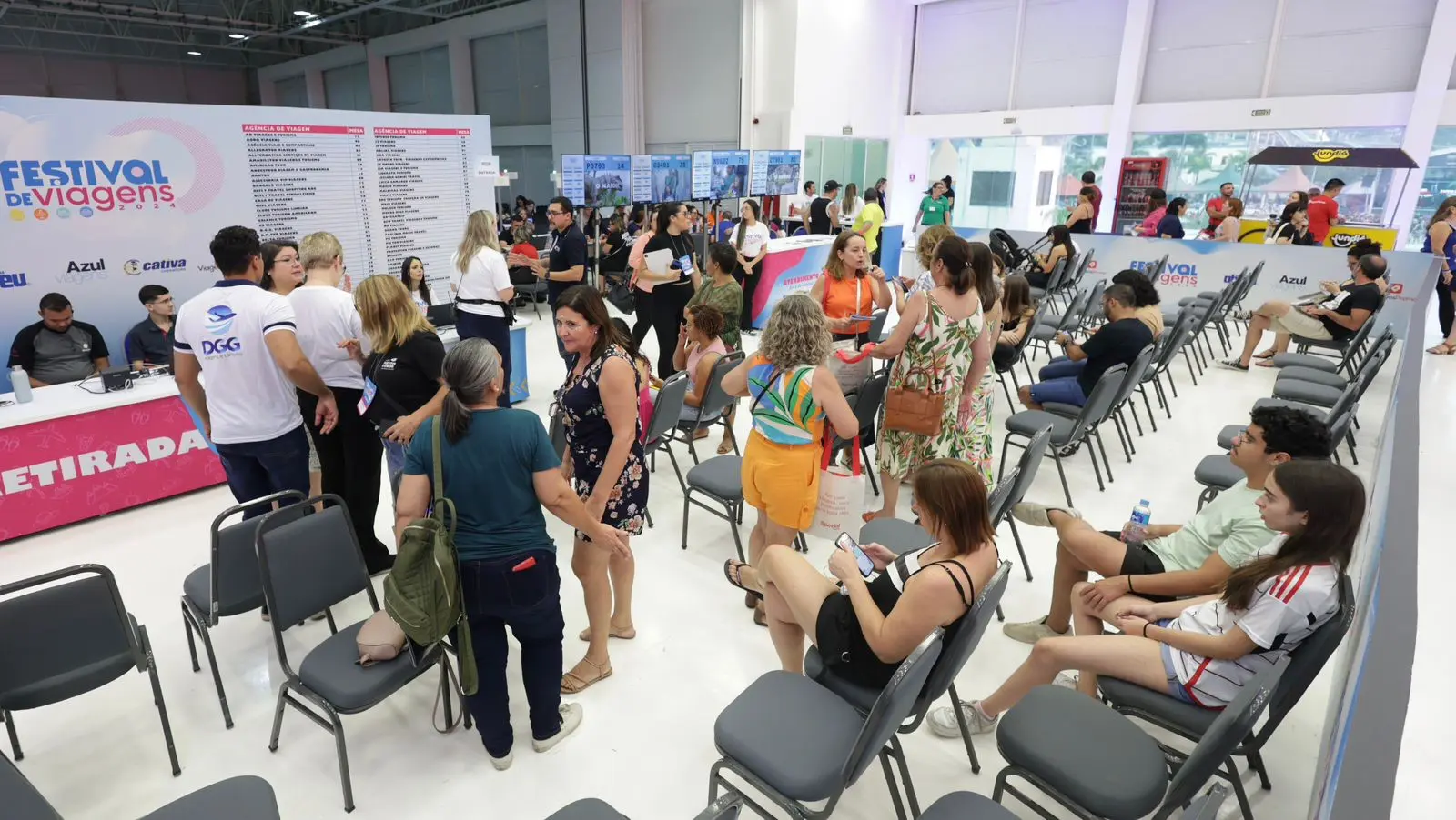 Consumidores aguardando para serem atendidos por uma das 100 agências de viagens participantes do evento (Foto: Divulgação)