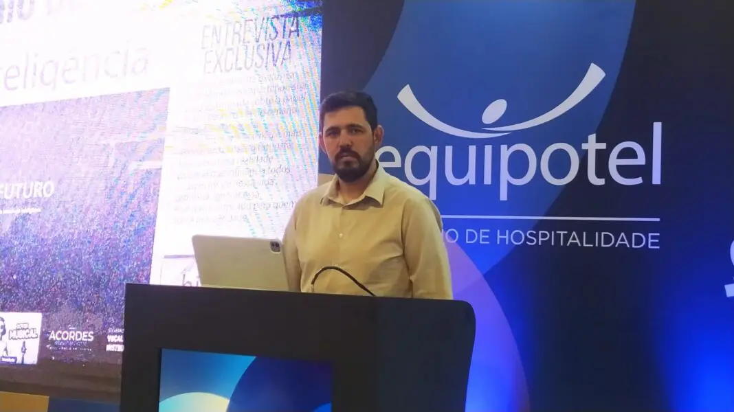 WhatsApp Image 2024-09-17 at 18.28.10 1. João Mendes Miranda palestrou no Conotel 2024 sobre como usar IA dentro de hotéis