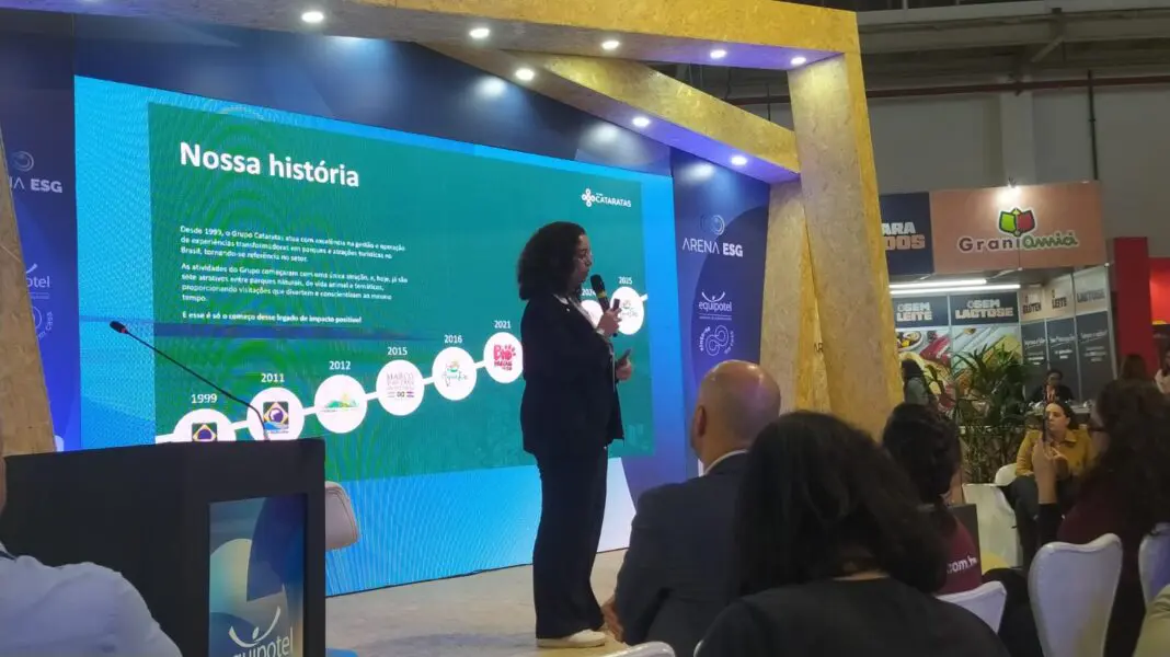 Painel entre Carlos Abreu (RX Global), Marina Figueiredo (Braztoa) e Talita Uzeda (Grupo Cataratas, na foto) fechou programação da Arena ESG nesta quarta