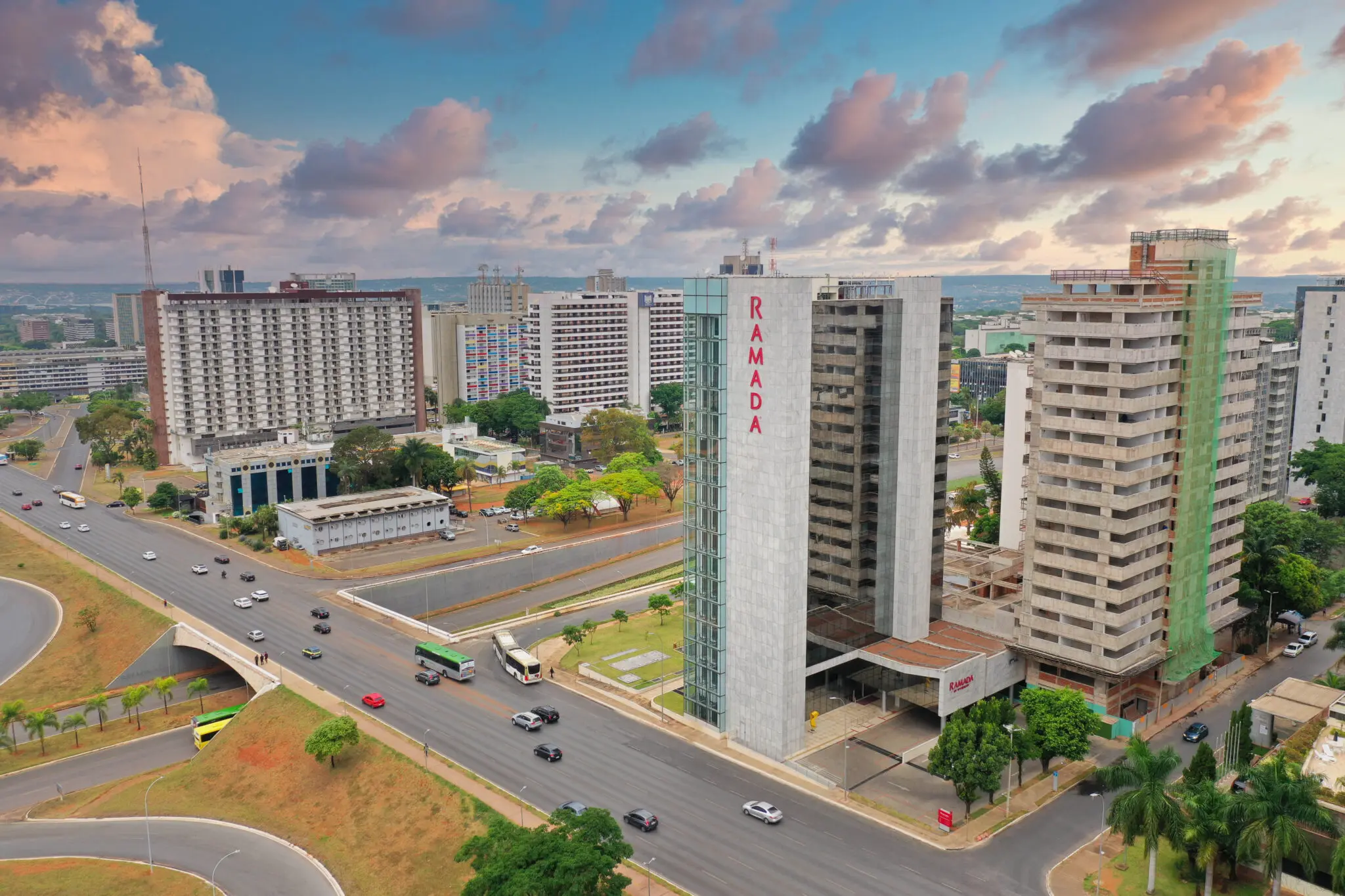 Fachada do hotel Ramada by Wyndham, em Brasília (Foto: Divulgação)