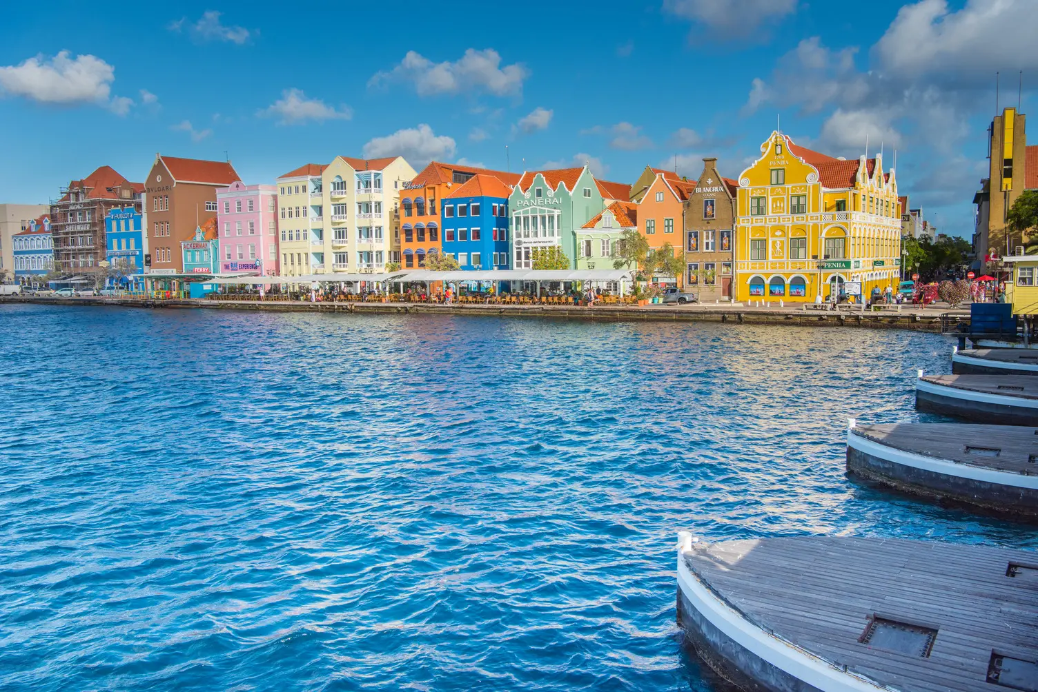 Arquitetura em Punda um dos bairros mais antigos da capital de Curacao - (Crédito: mediavalet.com)