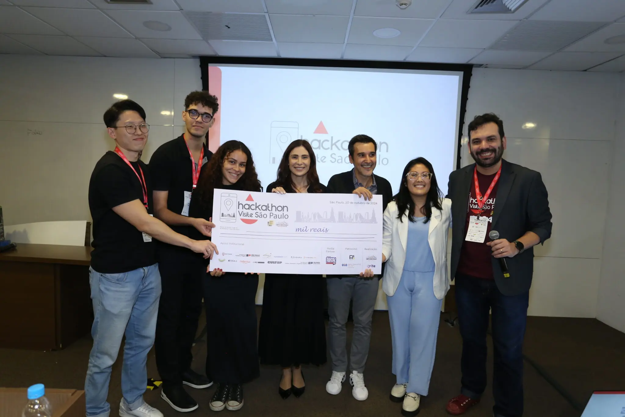 Grupo classificado em terceiro lugar - Foto: Gregori Grigoragi - Hackathon 2024
