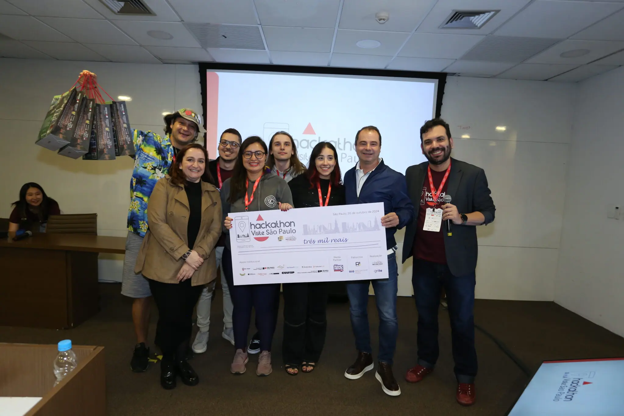 Grupo vencedor do Hackathon 2024 - Foto: Gregori Grigoragi - Hackathon 2024
