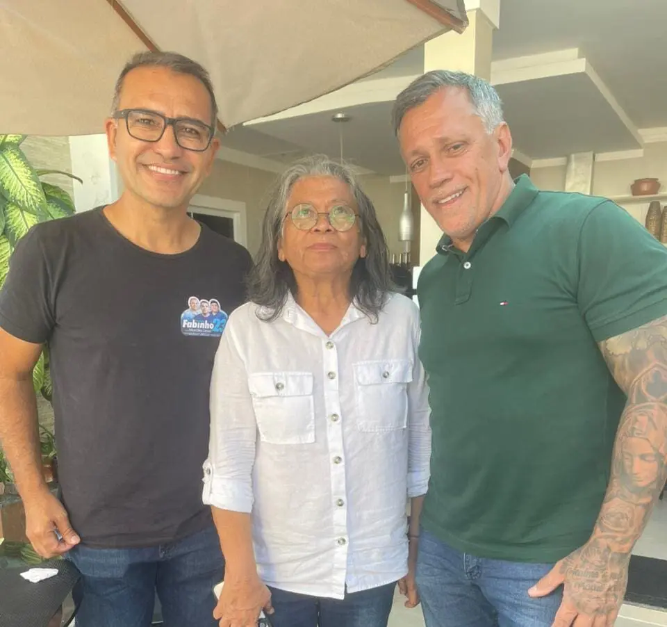 Na imagem, os responsáveis pelo projeto: Prefeito Vantoil, Marlene Mattos e Júlio Alves. Foto Divulgação - Ilha dos Dinossauros