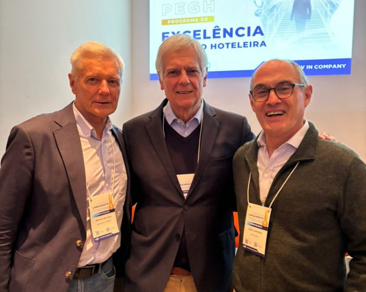 Mestres da hospitalidade e do turismo Roland de Bonadona (BHC Consultoria), Caio Luiz de Carvalho (FGV) e Diogo Canteras (Hotelinvest) - Foto: divulgação Mestres da hospitalidade e do turismo Roland de Bonadona (BHC Consultoria), Caio Luiz de Carvalho (FGV) e Diogo Canteras (Hotelinvest) - Foto: divulgação