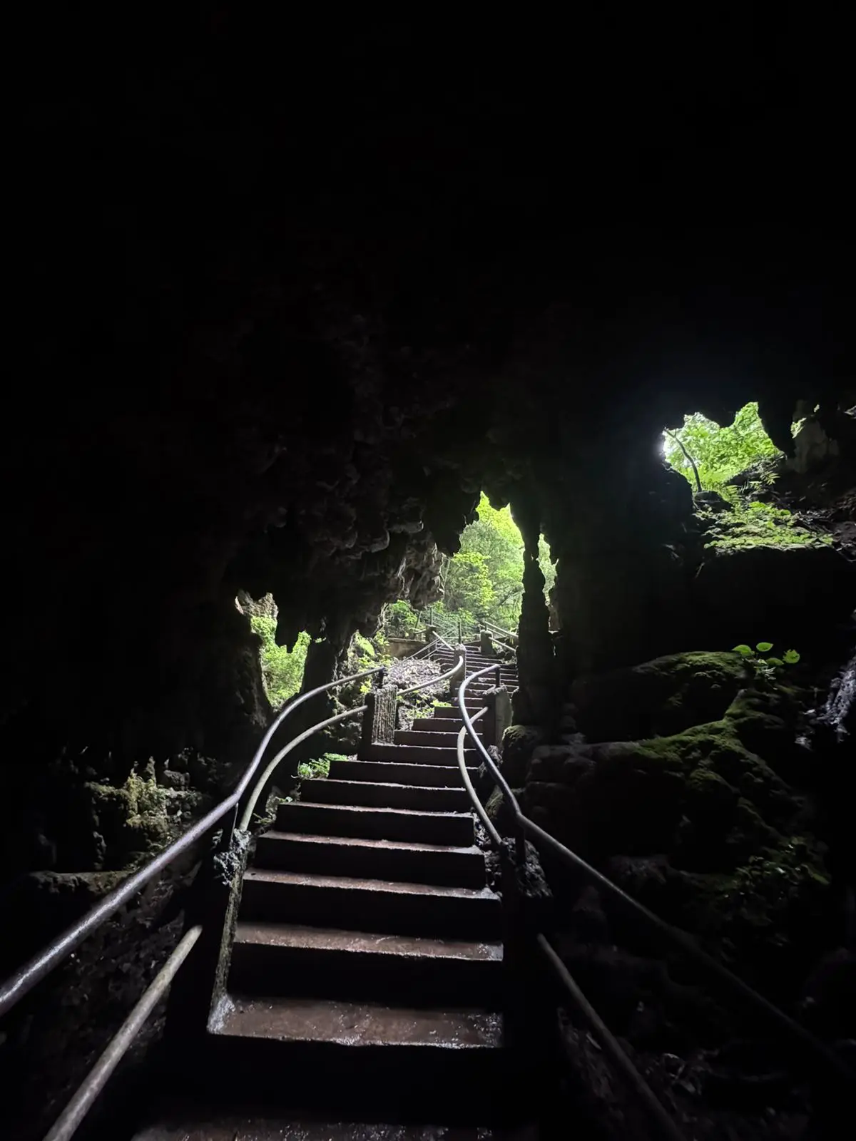 Vale das Ostras e Caverna do Diabo