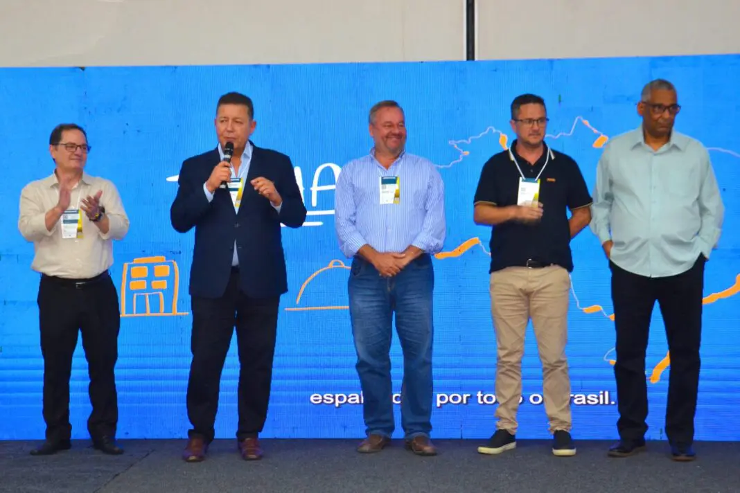 Alexandre Sampaio, presidente da FBHA discursa durante a abertura do Encontros Fluminenses - Foto: divulgação